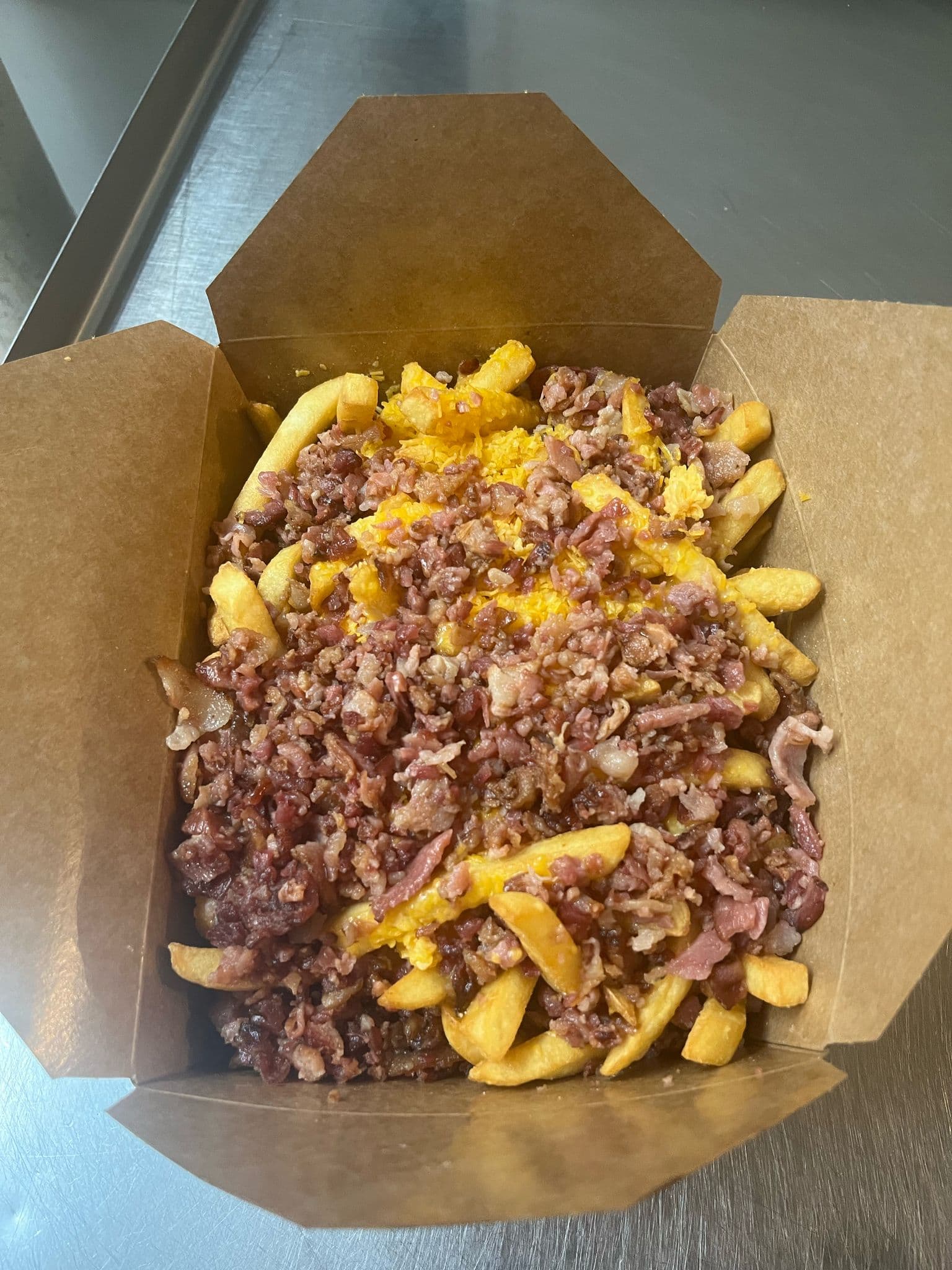 Batata frita com bacon e cheddar